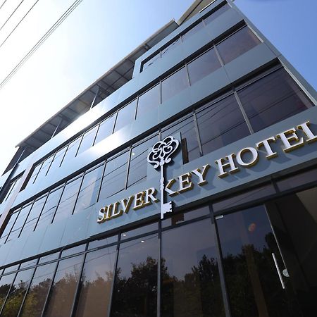 Silverkey Hotel Yelahanka Bangalore Eksteriør billede
