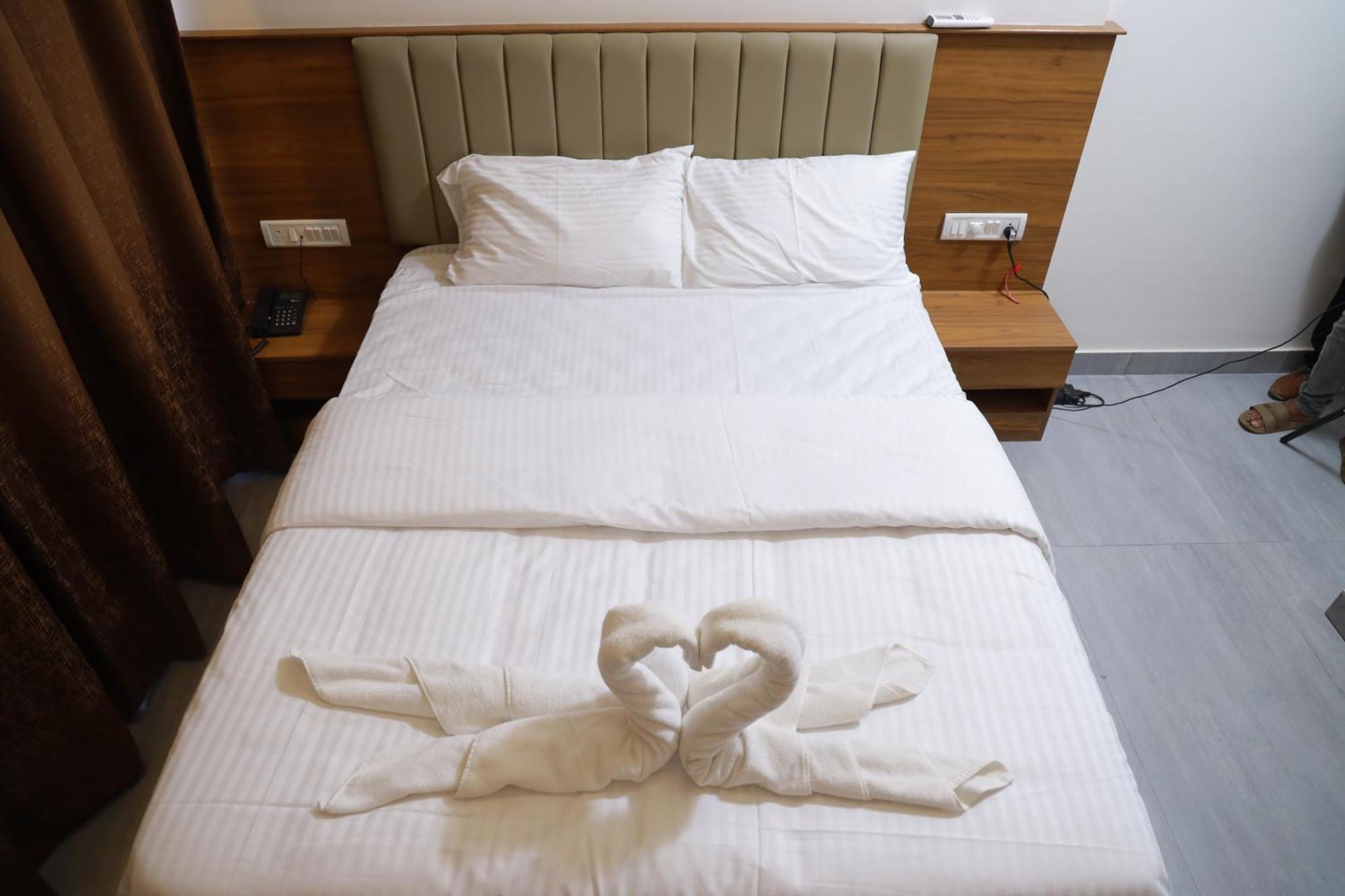 Silverkey Hotel Yelahanka Bangalore Eksteriør billede